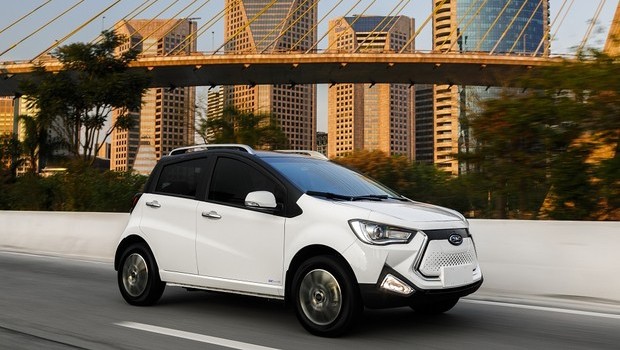 JAC iEV20. O carro elétrico mais barato do Brasil custa salgados R$ 119.990 (Foto: Divulgação)