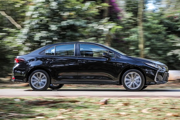 Novo Toyota Corolla híbrido faz mais de 16 km/l na cidade com etanol (Foto: Rafael Munhoz/Autoesporte)