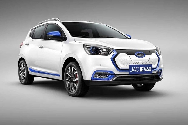 JAC iEV 40 é o hacth elétrico que veio para concorrer com o Nissan Leaf (Foto: Divulgação)