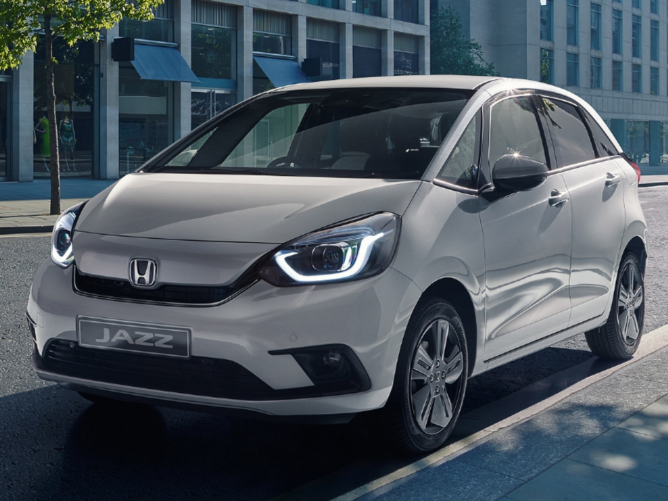 Acima a quarta geração do Honda Fit revelada no Japão: estreia no Brasil é esperada para 2020