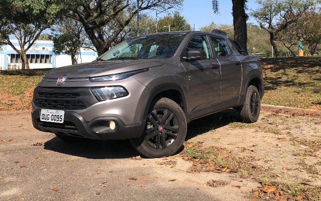 Fiat Toro cinza