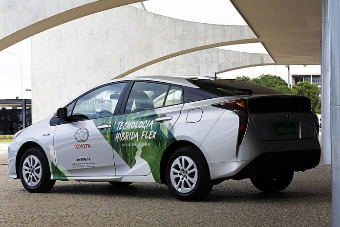 Brasileiro prefere carro elétrico que seja carregado em até 30 minutos