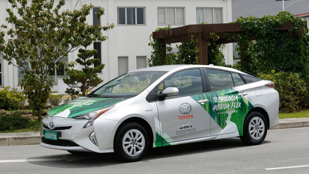 Criadora do primeiro carro híbrido de produção em massa e, agora, do primeiro veículo híbrido flex, a Toyota acredita na sustentabilidade socioambiental.