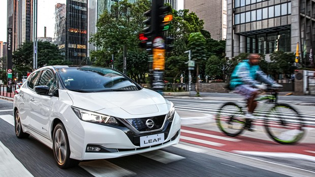 Nissan Leaf, carro elétrico, na Avenida Paulista, em São Paulo (Foto: Divulgação)