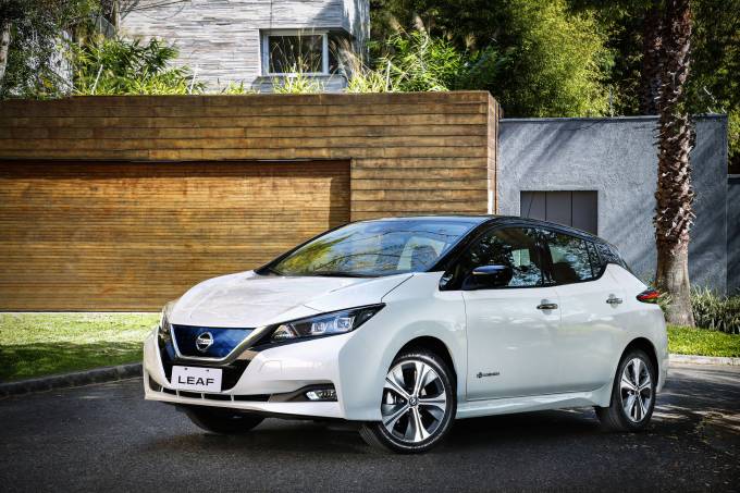 Carros elétricos chegam ao país com seguro mais barato