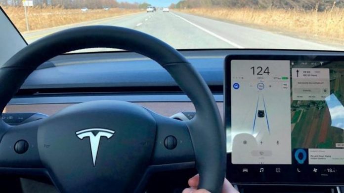 Piloto automático da Tesla é 9 vezes mais seguro do que a direção comum