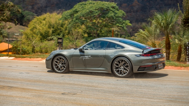 Porsche para elas, Mini híbrido e avanço da Chery - Primeiro Plano