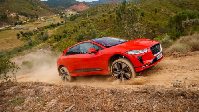 Jaguar I-Pace é SUV 100% elétrico que custa mais de R$ 400 mil e promete autonomia superior a 450 km com uma carga completa - Divulgação