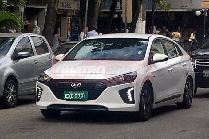 Rival do Toyota Prius, híbrido Hyundai Ioniq é flagrado no Brasil