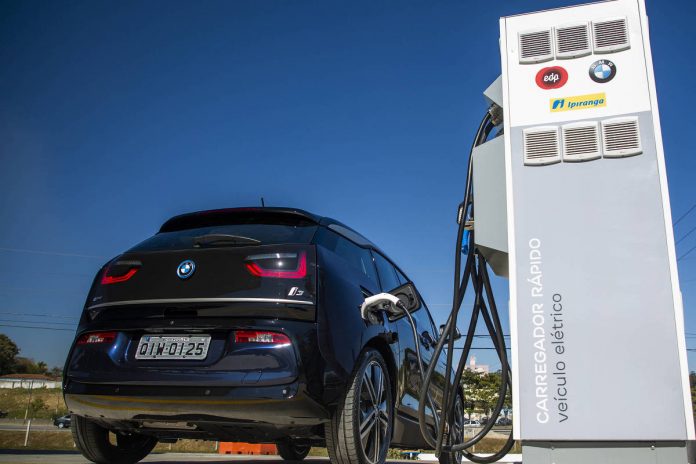 Salão transparece que carro elétrico já chegou, mas realidade esbarra no mercado - 12/09/2019 - Mercado