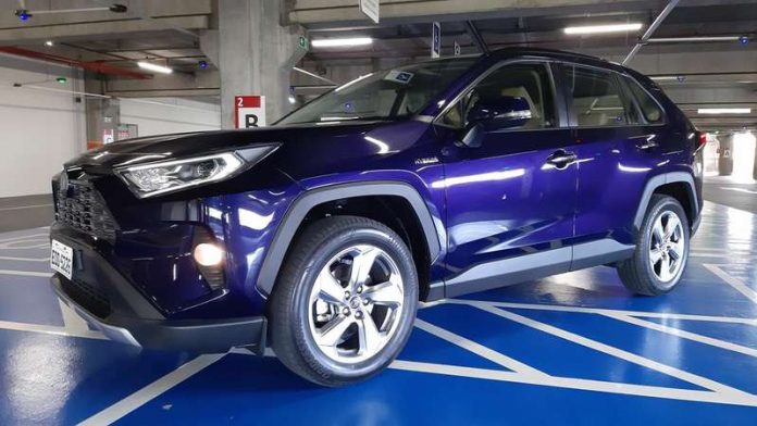 Toyota RAV4 Hybrid mostra por que é o SUV número 1