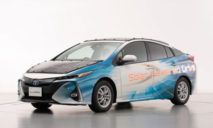 Toyota testa carro elétrico movido a energia solar que “roda para sempre”