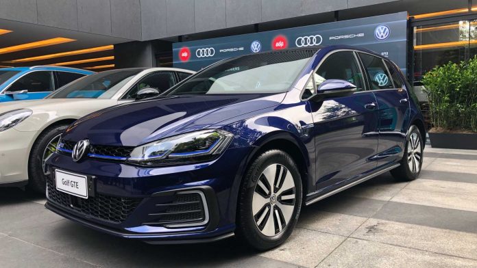 Volkswagen anuncia novo Golf GTE híbrido no Brasil