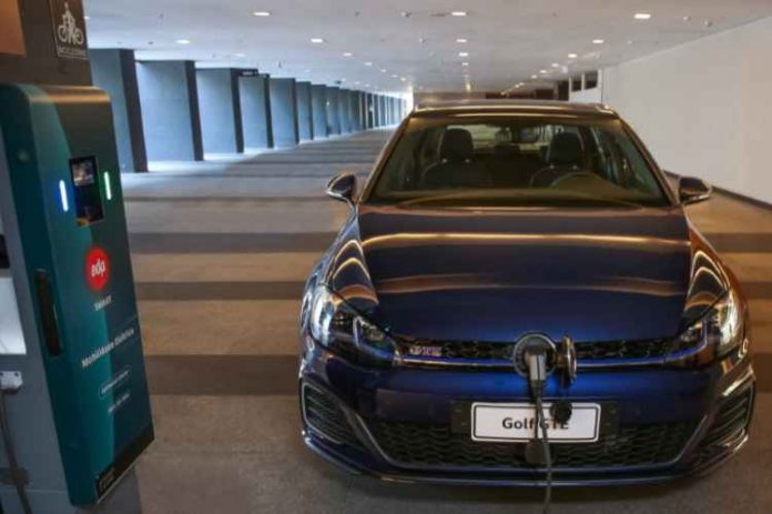 Volkswagen lana Golf hbrido no Brasil