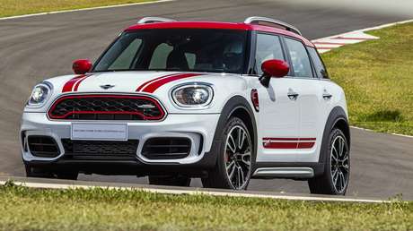 O novo Mini Countryman JCW sai por R$ 239.990.