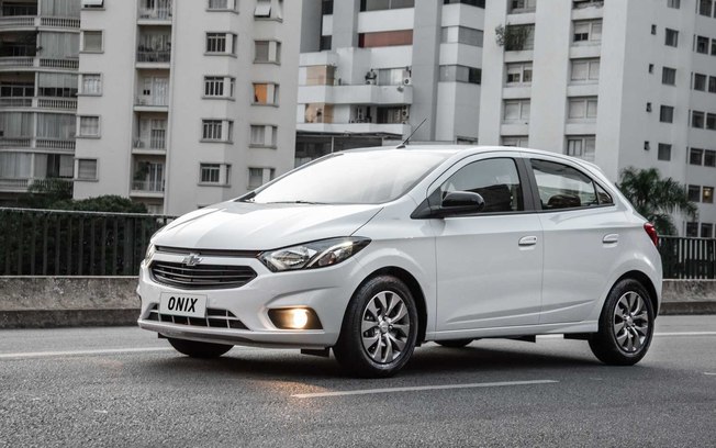 Chevrolet Onix Plus fecha outubro na liderança entre os sedãs