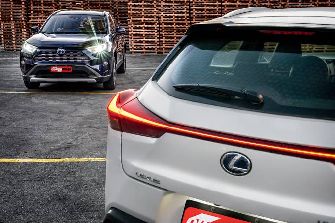 Duelo híbrido e familiar: Lexus UX250H x Toyota RAV4