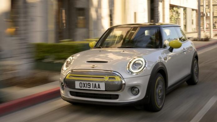 MINI lançará seu primeiro carro elétrico em novembro, o MINI Cooper SE