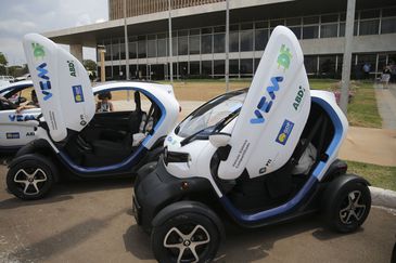 O Governo do Distrito Federal, a Agência Brasileira de Desenvolvimento Industrial e o Parque Tecnológico Itaipu  lançam  no Palácio do Buriti,o projeto de compartilhamento de veículos elétricos para frotas públicas VEM DF 