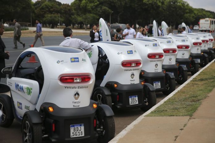 Servidores do Distrito Federal usarão carros elétricos compartilhados