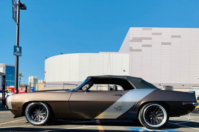 XING MOBILITY APRESENTA EM LAS VEGAS UM CHEVROLET CAMARO DE 1969 TOTALMENTE ELÉTRICO