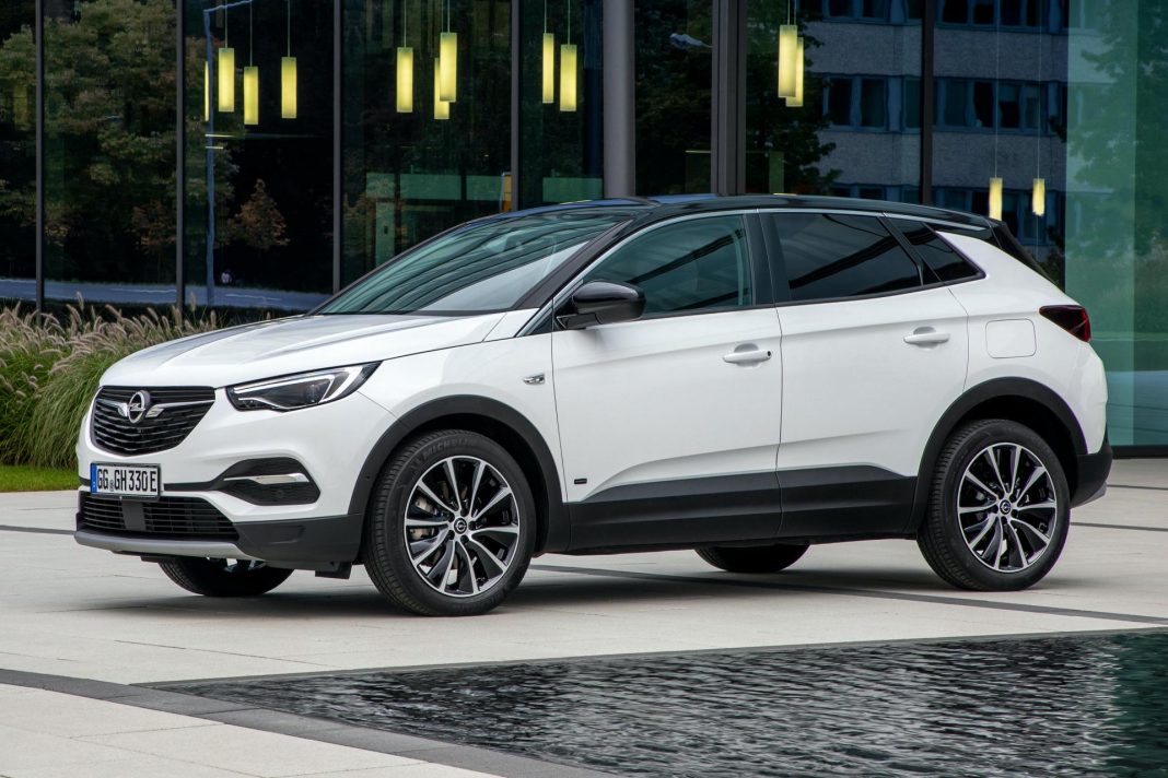 Opel lança Grandland X híbrido Plug In com tração dianteira e 224 CV