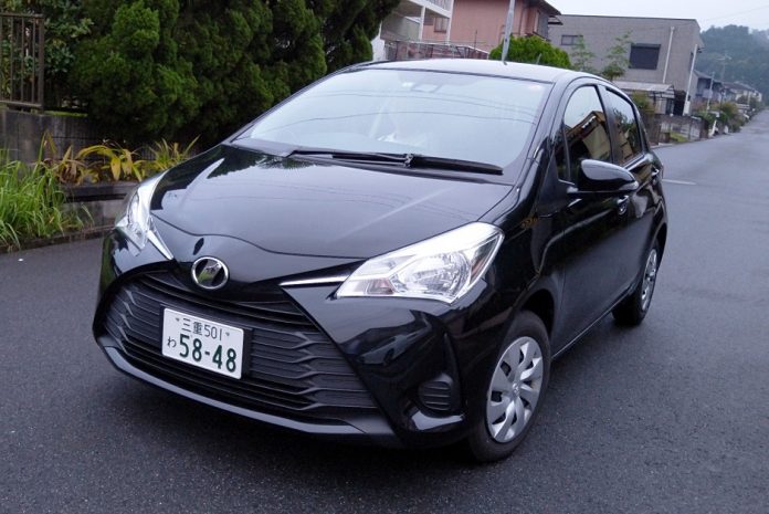 Toyota Vitz (Foto: Ulisses Cavalcante)