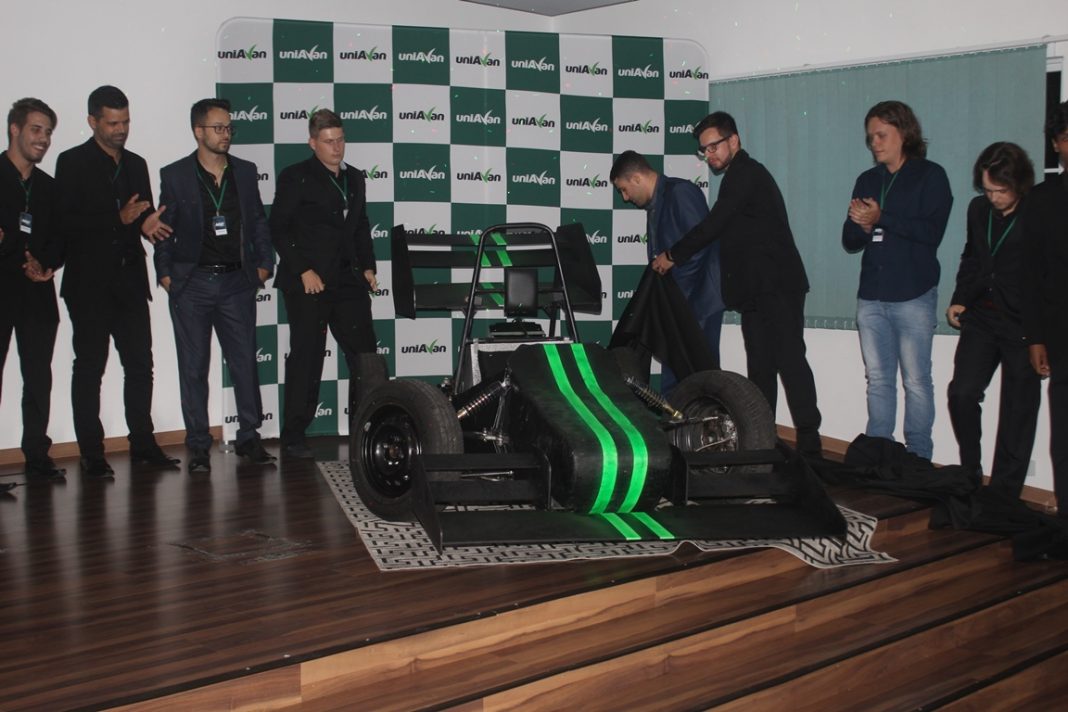 UniAvan lança primeiro carro elétrico da região para competição nacional