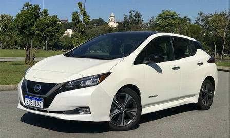 Por fora, uma mistura de Toyota Yaris com Hyundai i30