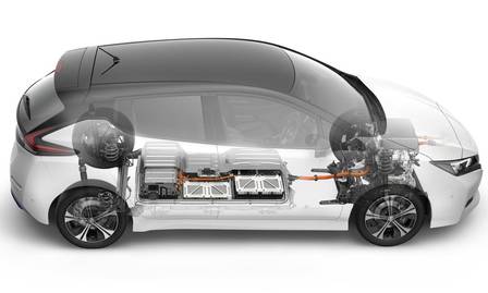 Baterias no assoalho e motor de 110kW (150cv) na dianteira