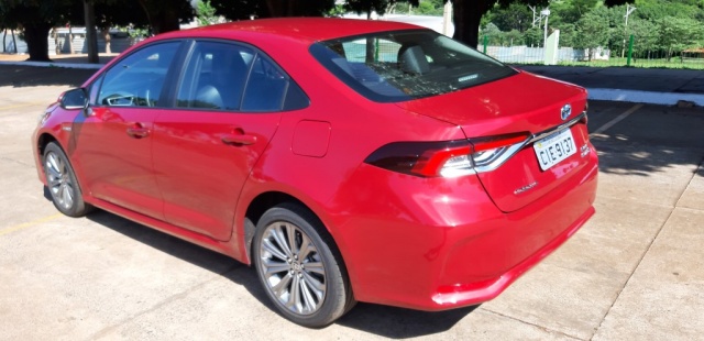 Testamos o Corolla Altis Hybrid