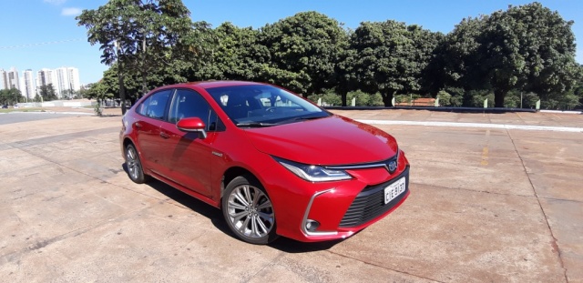 Testamos o Corolla Altis Hybrid