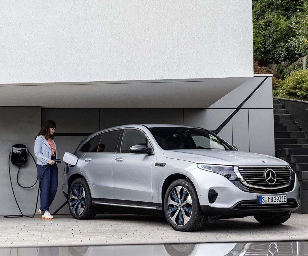 Novo quarteto da Mercedes-Benz inclui o elétrico EQC - Valor Econômico