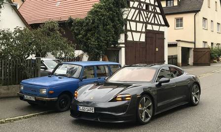 Aspectos da indústria alemã: Wartburg 353 Tourist (motor 2T) e Taycan Turbo S (elétrico)