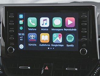 O multimídia é compatível com CarPlay e Android Auto  