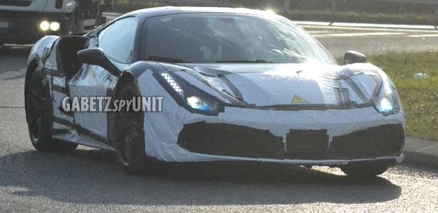 Ferrari usa 488 GTB camuflada para testar possível motor V6 híbrido - 27/04/2020