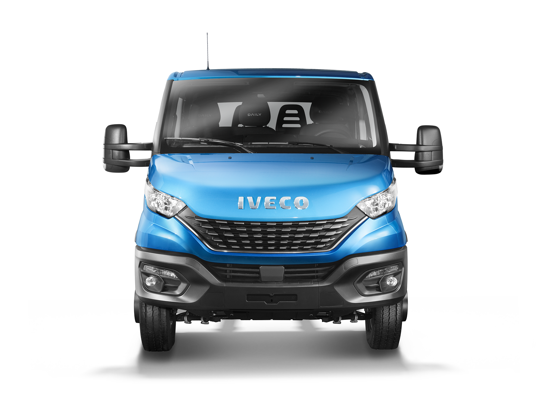 Novo Iveco Daily chega ao mercado brasileiro nas configurações chassis-cabine e furgão 