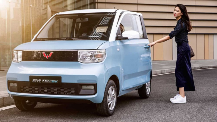 Imagem do carro elétrico Wuling Hongguang MINI já à venda na China