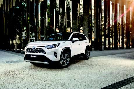 Toyota RAV4: salto de qualidade no SUV médio com o novo sistema híbrido.