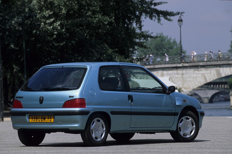 Peugeot 106 életrique (1996) - Foto: Divulgação/Peugeot/Garagem 360/ND