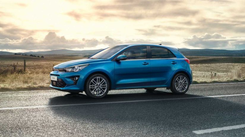 Kia Rio 2021 terá sistema híbrido leve