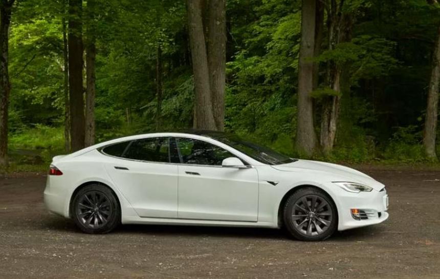 Tesla Model S é o primeiro carro elétrico produzido com maior alcance