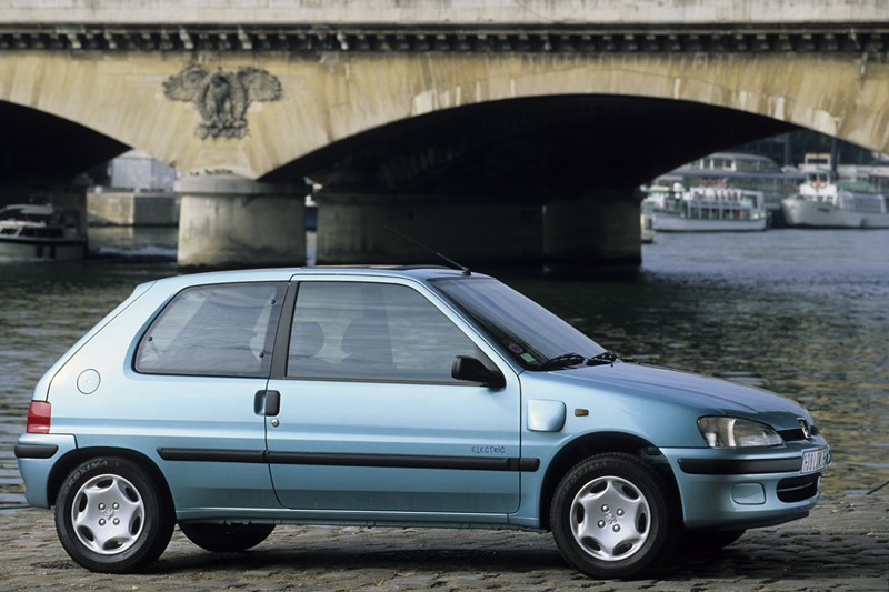 Peugeot 106 életrique (1996) - Foto: Divulgação/Peugeot/Garagem 360/ND