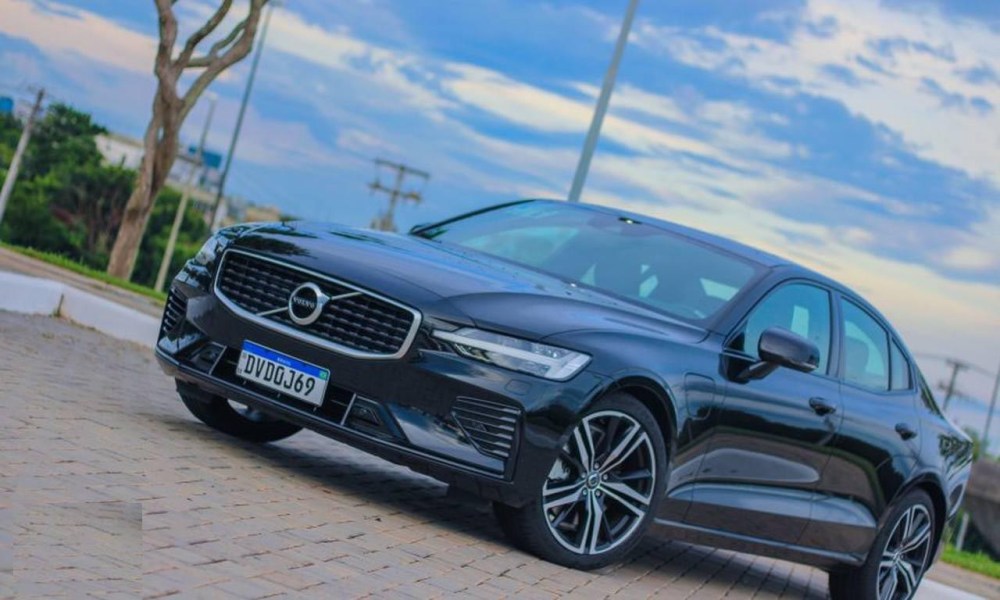 Bahia Social Vip O melhor da Bahia em destaque Volvo S60 esbanja esportividade na versão híbrida com 407 cavalos