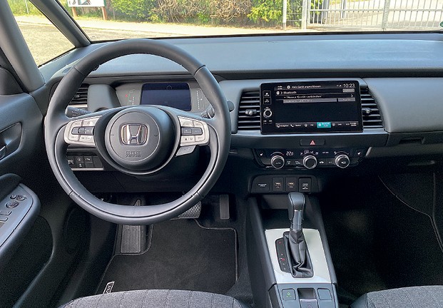 Honda FIt (quarta geração) - Acabamento deve mais peças macias, mas a montagem é correta (Foto: Divulgação)