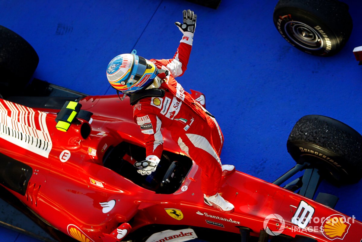 Race winner Fernando Alonso, Ferrari F10