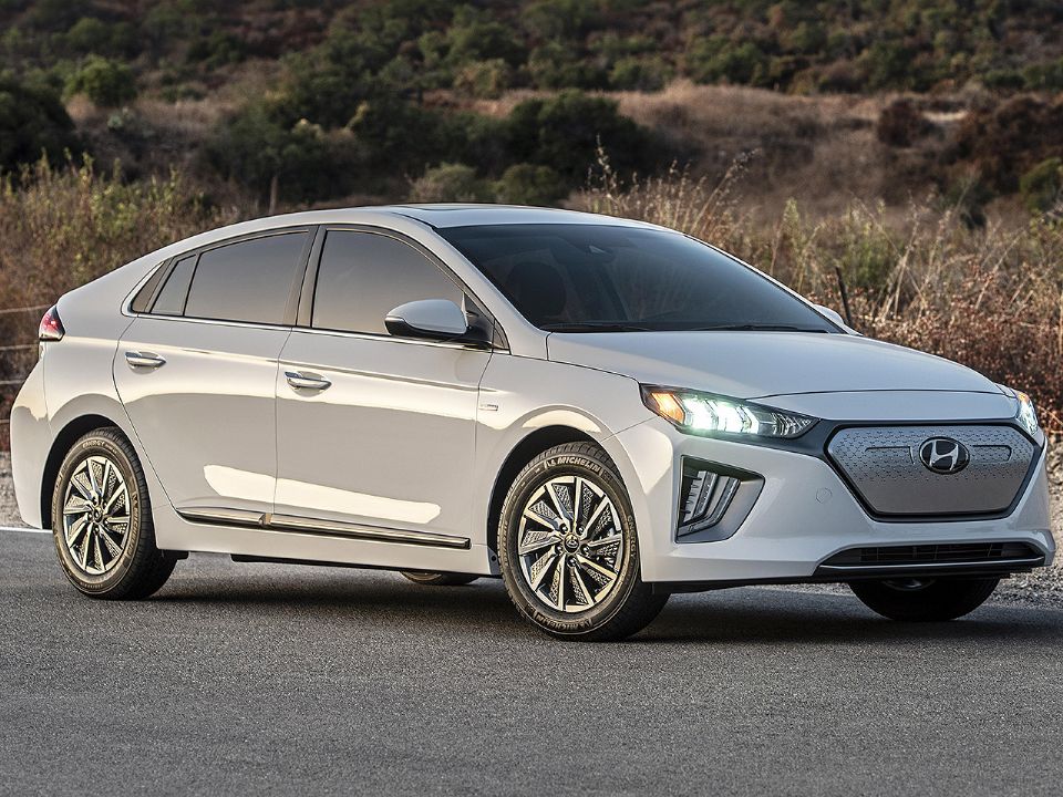 Acima o Hyundai Ioniq em sua configuração 100 elétrica