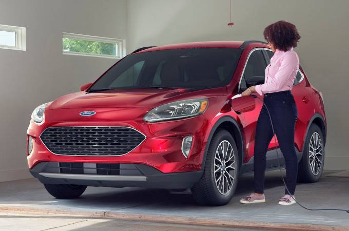 Segredo: Ford Escape híbrido terá preço de Toyota RAV4 no Brasil