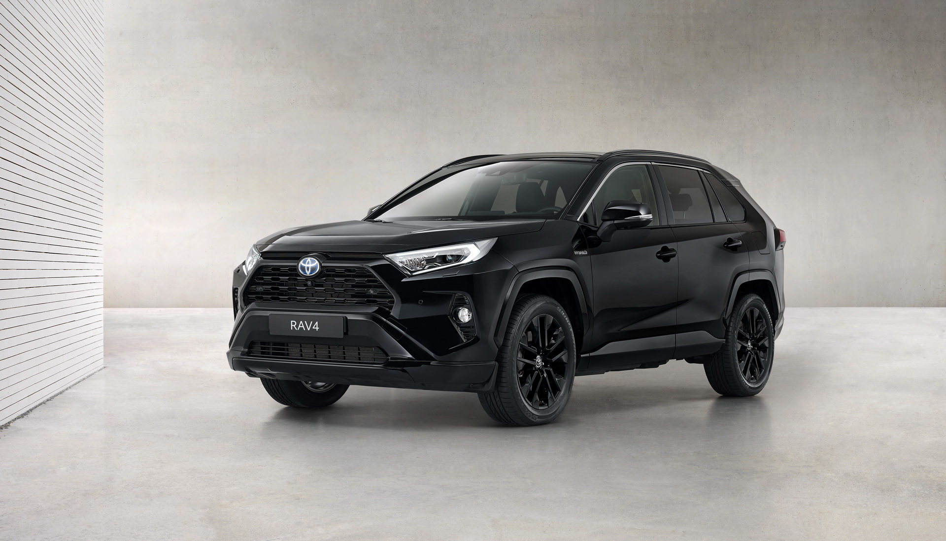 Toyota RAV4 Hybrid Plug In passa a ter uma "Black Edition" na Europa