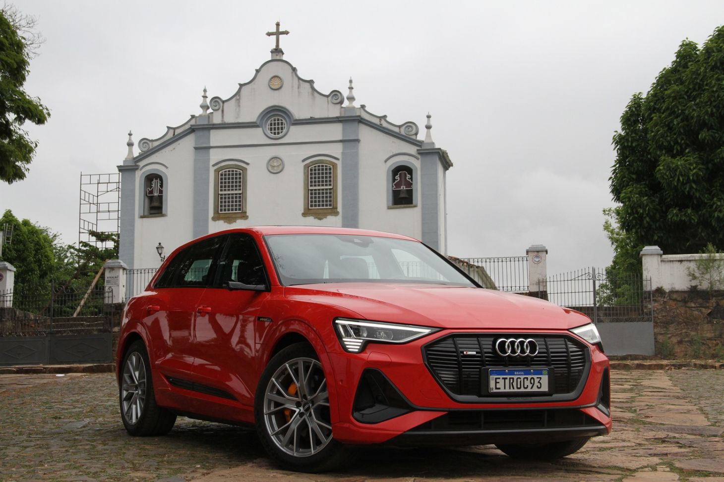 audi e tron 2020 vermelho dianteira